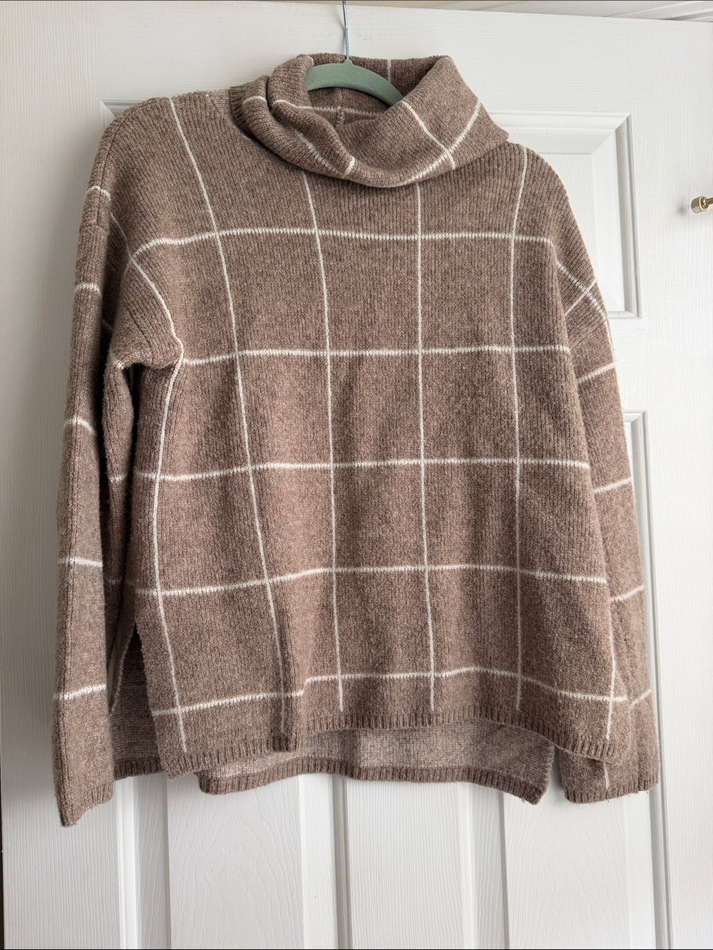 Madewell women’s windowpane sweater. Size S. Tan and white.